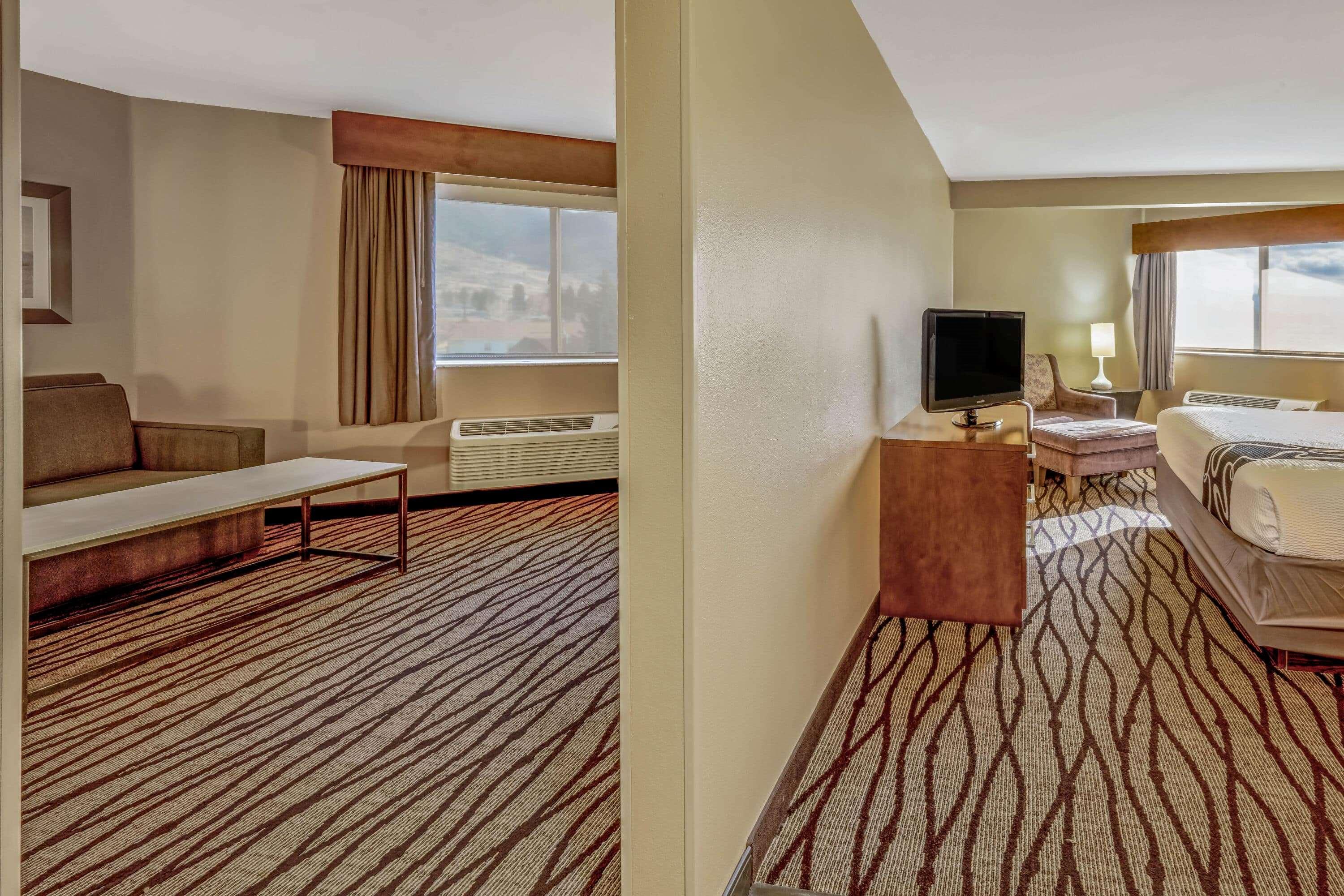 La Quinta By Wyndham Butte Hotel Exterior photo