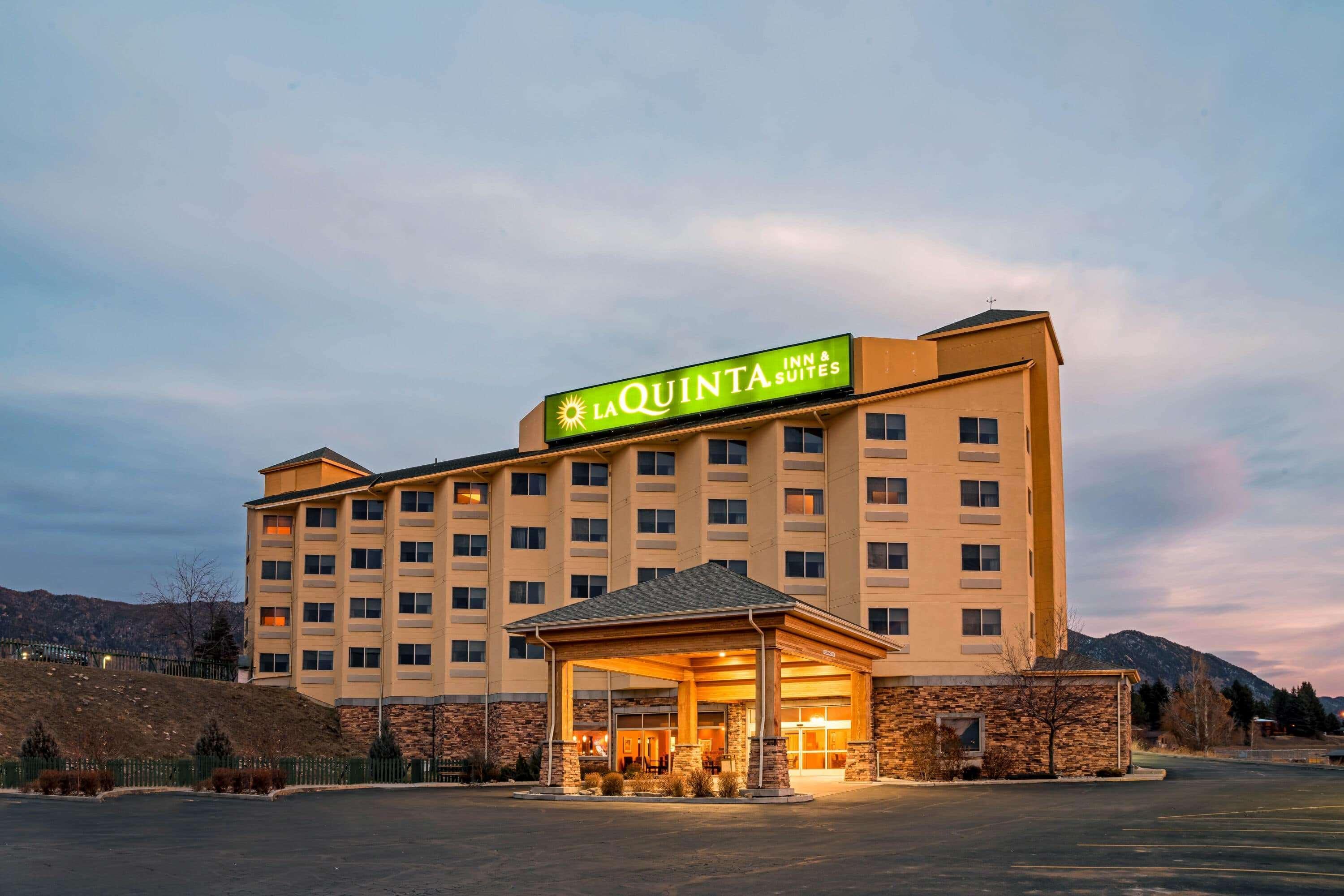 La Quinta By Wyndham Butte Hotel Exterior photo