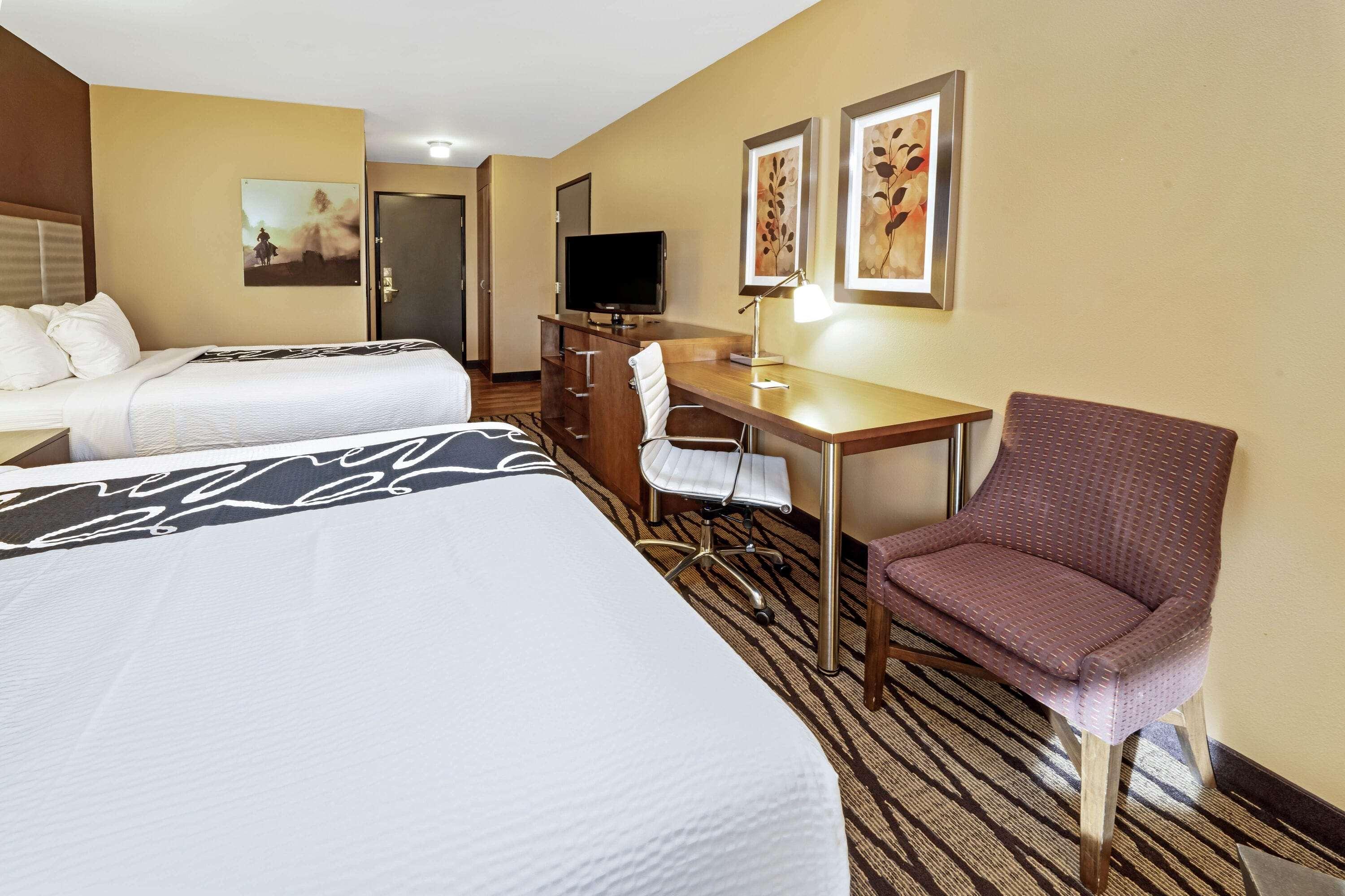 La Quinta By Wyndham Butte Hotel Exterior photo