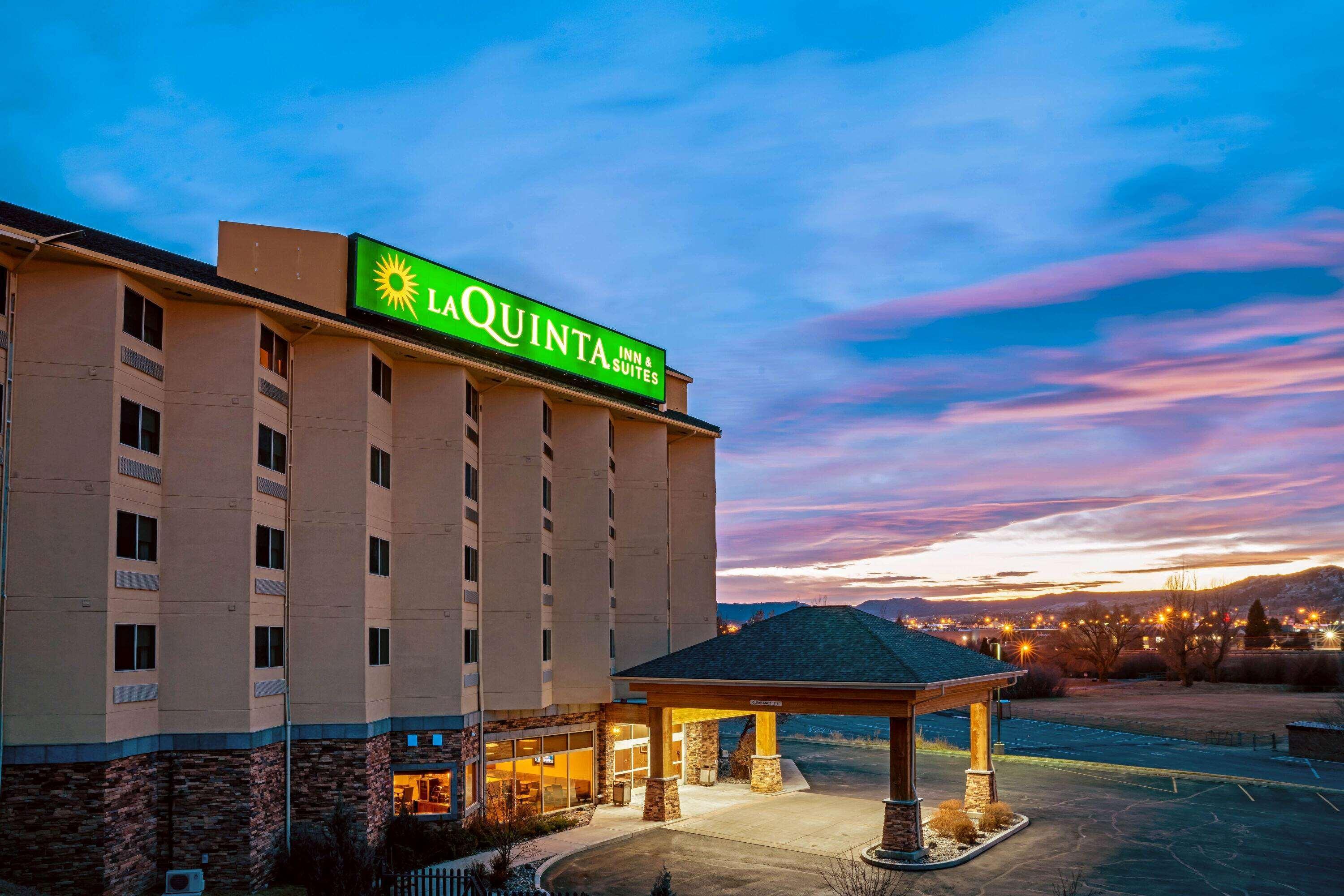 La Quinta By Wyndham Butte Hotel Exterior photo